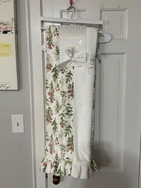Papyrus coco plush reversible throw with pink florals — 50” x 70”
